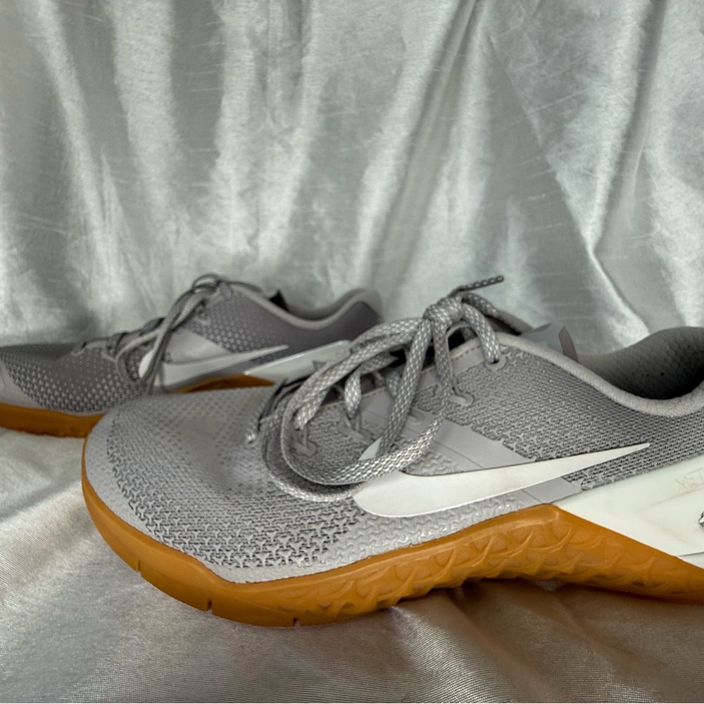 Men’s Nike Metcon 4 Grey Mesh Trainers with Gum Outsole, like new
